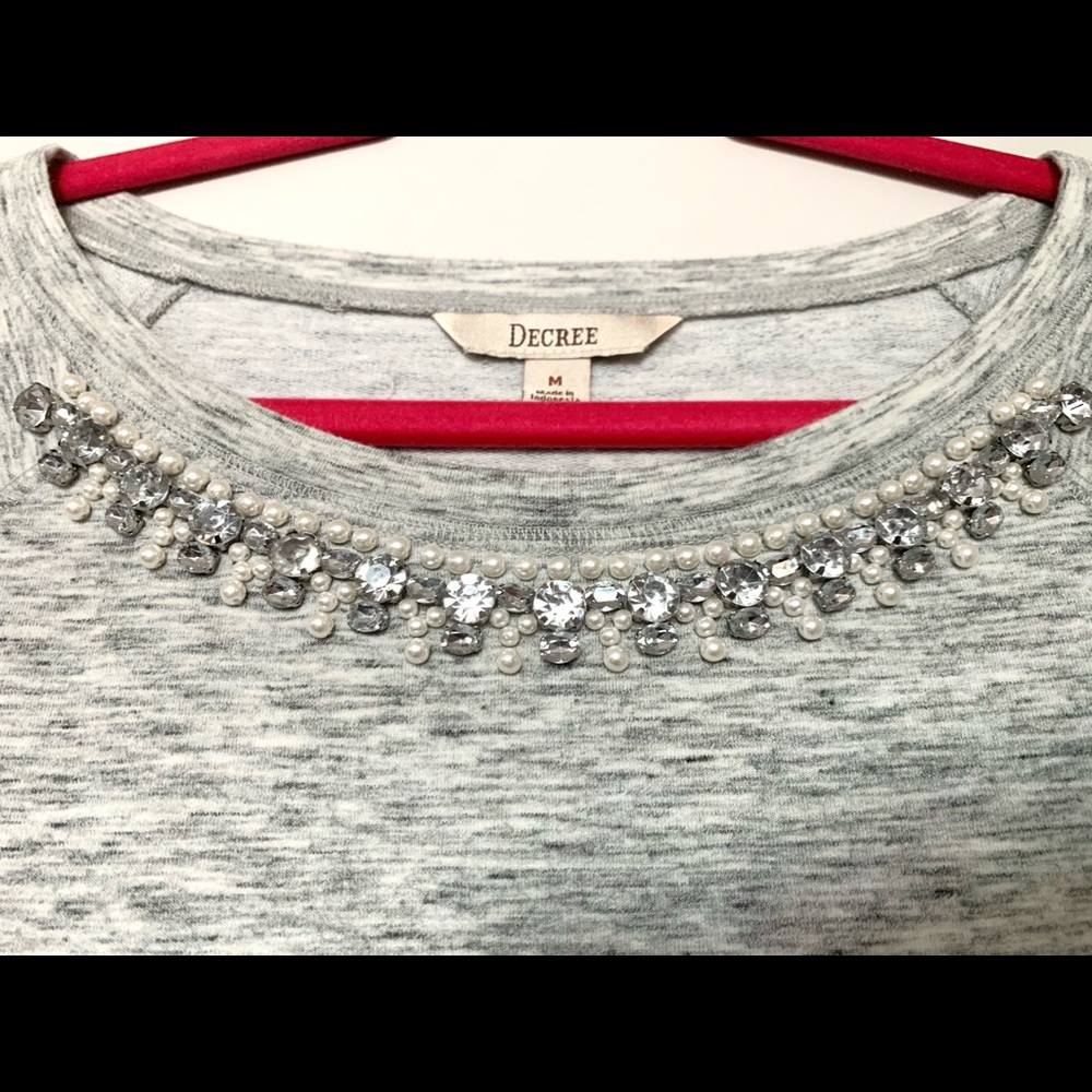 Gray rhinestone/pearl collar sweater - Picture 4 of 6
